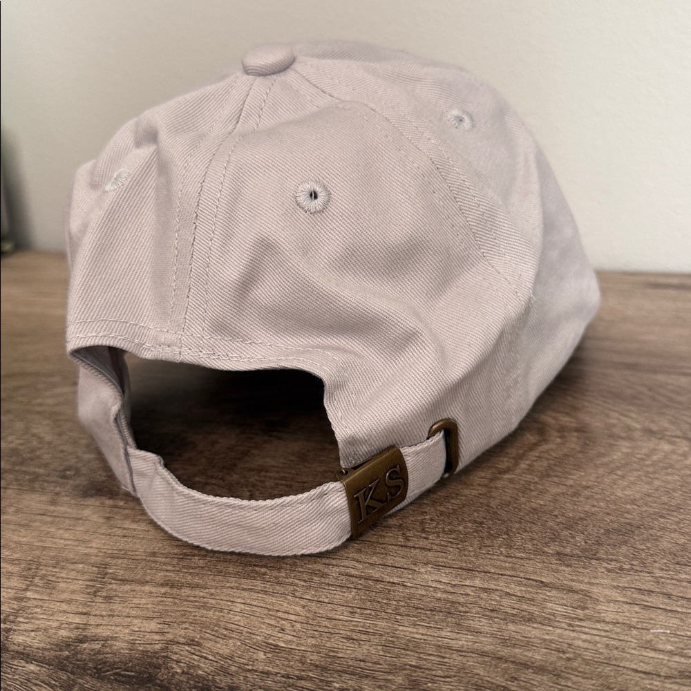 Kendra Scott Ballcap - Picture 3 of 4